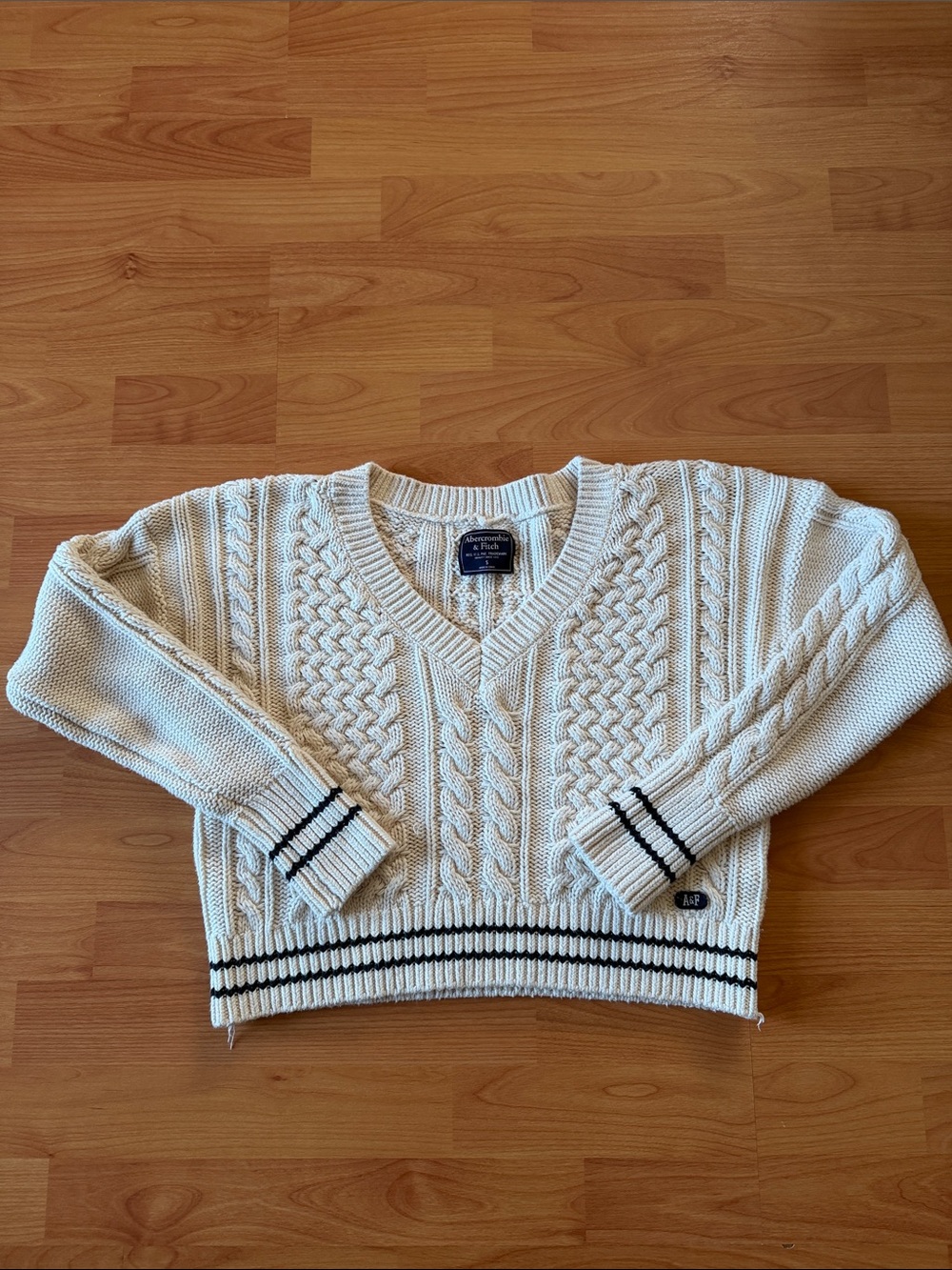 Abercrombie & Fitch Preppy Knit Cream/Blue Sweater Size Small